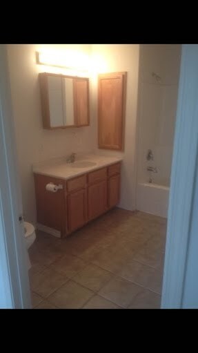 bathroom - 1321 1st Ave SW