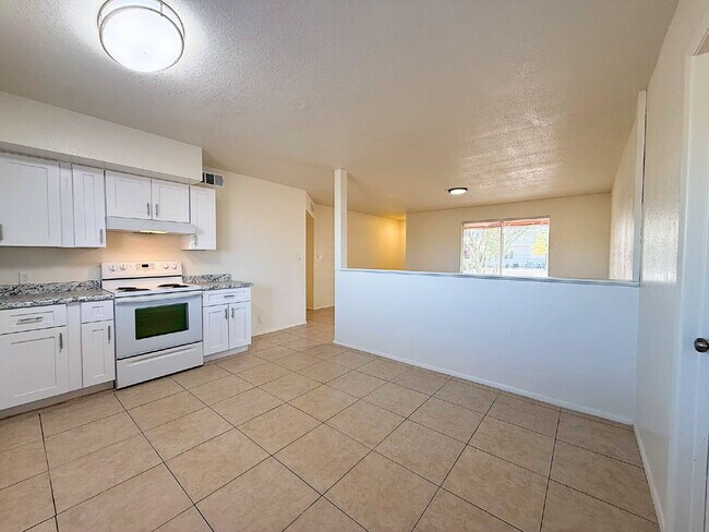 Foto del edificio - Newly Remodeled 3BR with Garage, Workshop, Privacy & Large Yard!