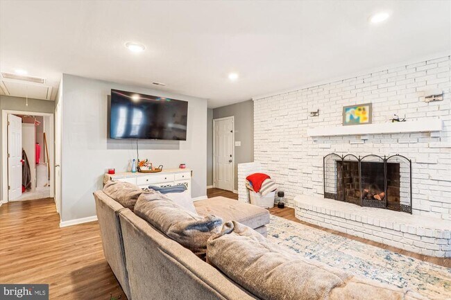 Foto del edificio - 5706 Johnson St