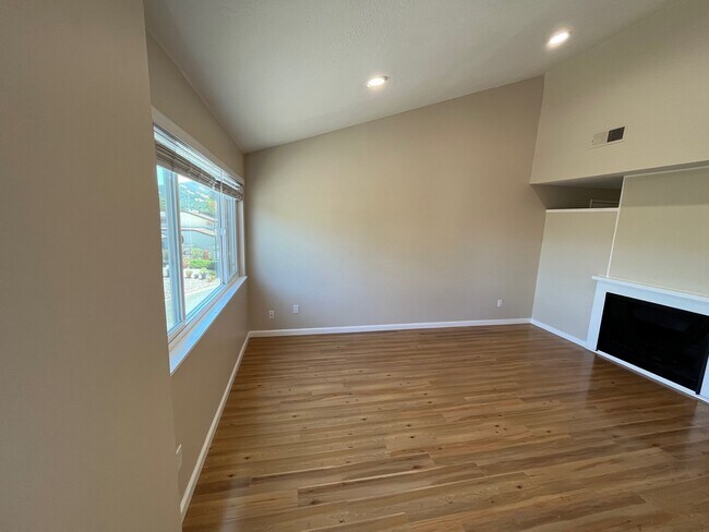 Building Photo - 61 Knolls Ln