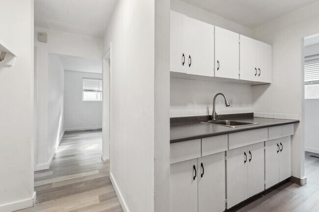 Building Photo - 6203-6122 122 Ave NW