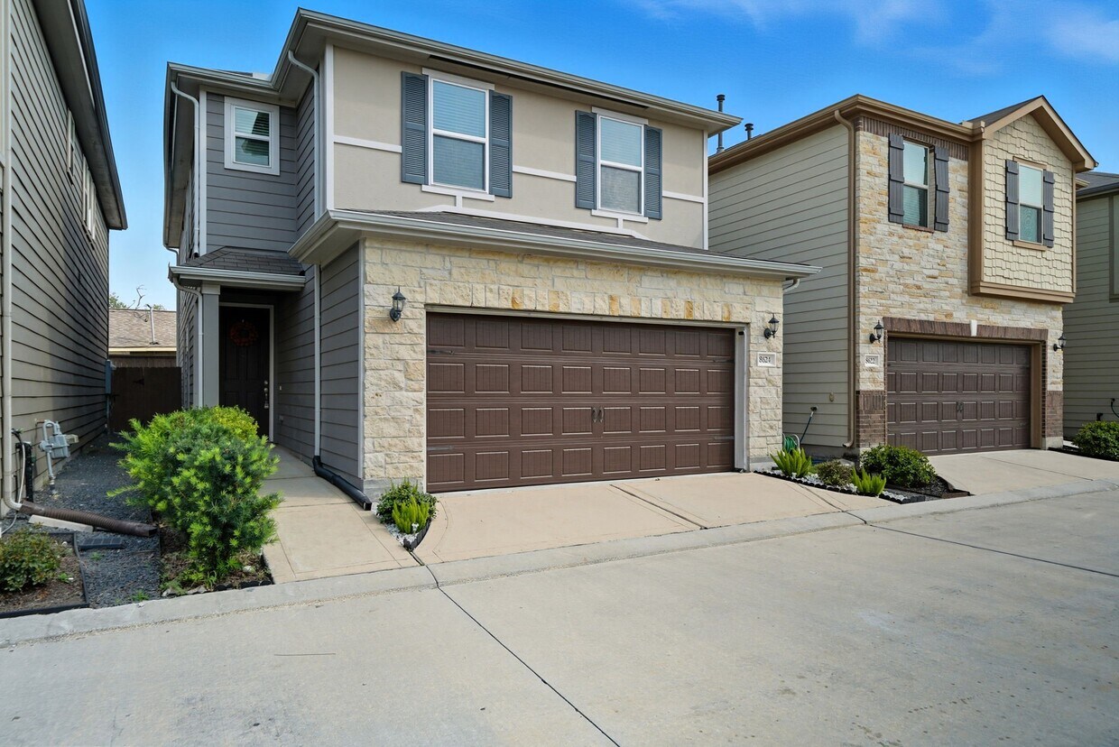 Primary Photo - 8624 Cedar Plains Ln