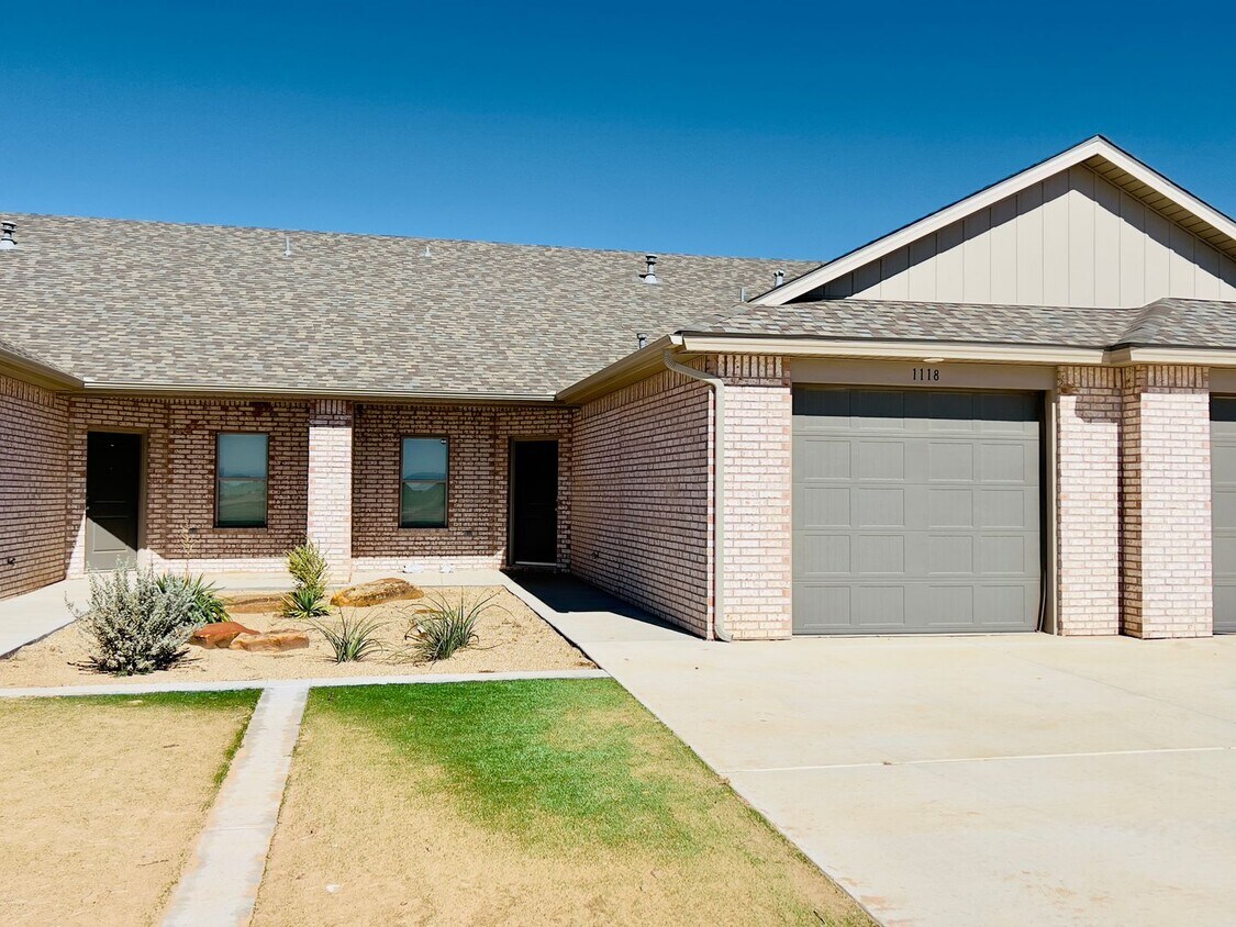 Foto principal - Charming 2 Bedroom, 2 Bathroom Townhome in...