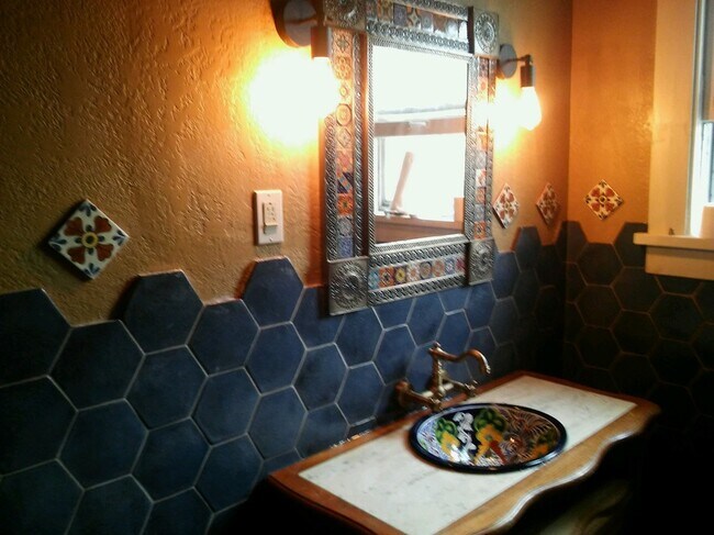 Foto del edificio - 518 W 6th Ave