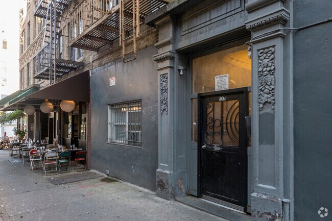 Building Photo - 2 Bedroom 1 bath apt 107 havemeyer st.