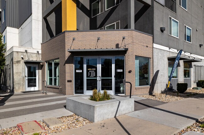 Entrada del edificio - Granary Place Apartments