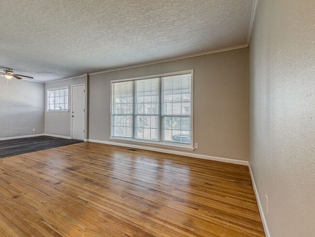 Building Photo - Beautiful 3 bedroom / 2 bath