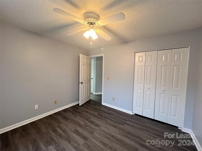 Foto del edificio - 726 Southwest Dr