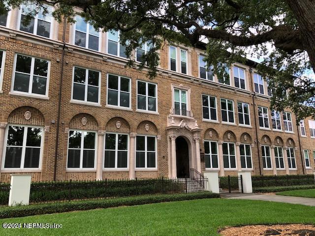 Primary Photo - 2525 College St