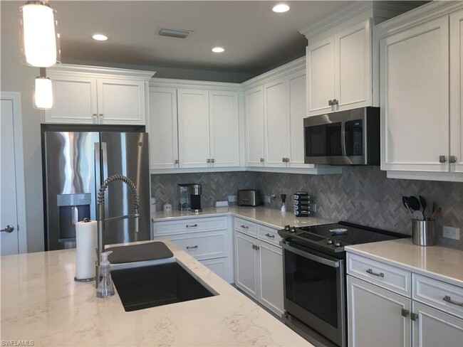 Building Photo - 2555 Seychelles Dr
