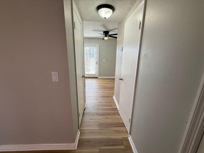 Foto del edificio - 940 Glenn St