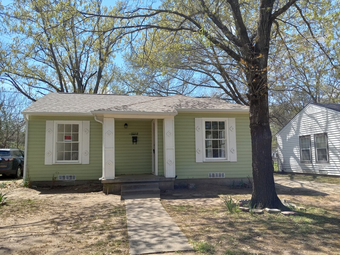 Super cute home in the heart of Corsicana! - 1012 N 23rd St