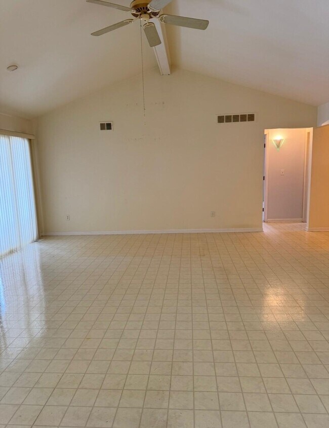 Foto del edificio - 33736 Hathaway