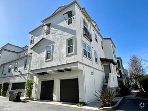 Building Photo - 63 Bassett St