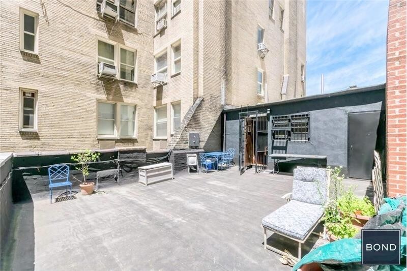 Primary Photo - 16 W 82nd St