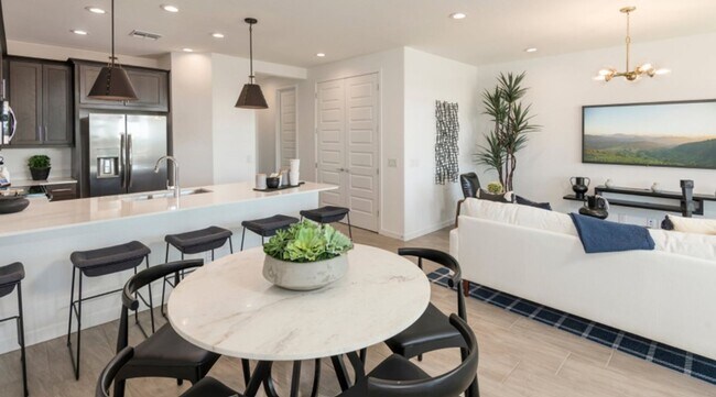 Foto del edificio - NEW CONSTRUCTION HOME WITH RESORT LIKE AME...