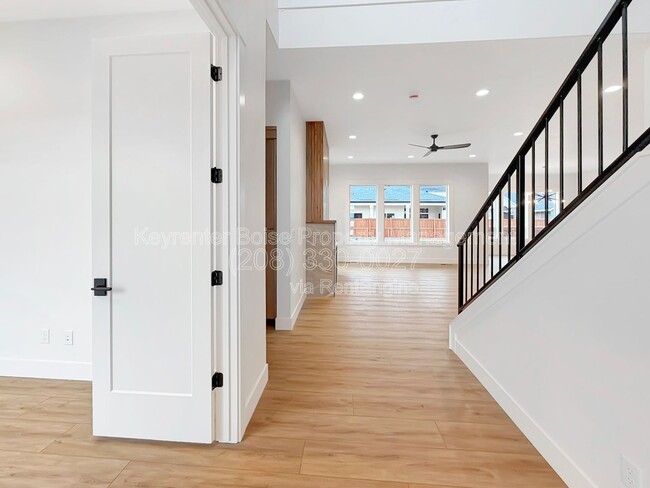 Building Photo - 819 N Danville Ave