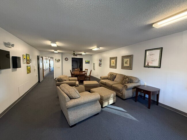 Foto del edificio - 500 S 3rd Ave