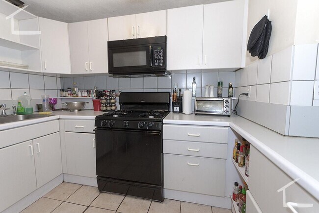 Foto del edificio - Huge 5 bed 3 bath townhouse