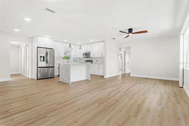 Building Photo - 10971 90th Ave