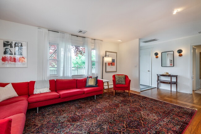 Foto del edificio - 17 Rhynus Rd