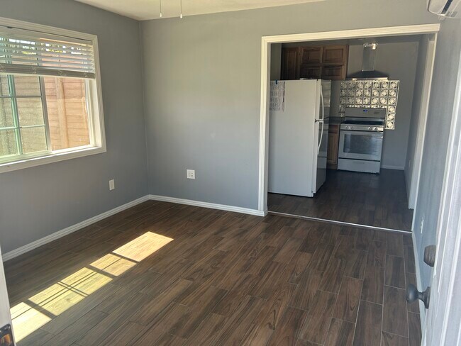 Living room - 2147 Dunn Rd