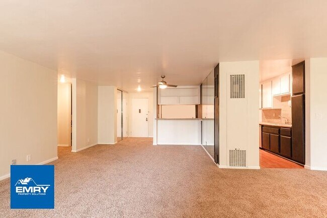 Foto del edificio - Beautiful 2 Bedroom, 2 Bathroom Condo In C...
