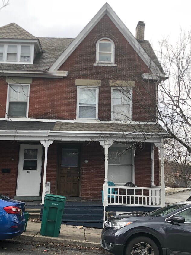 Front of building - 516 Montclair Ave