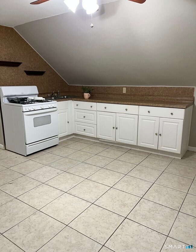 Foto del edificio - 100 Upton St