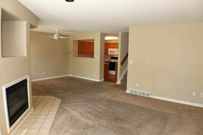 Foto del edificio - Comfortable 2-Bedroom Townhome in a Well-M...