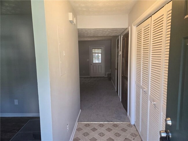 Building Photo - 2523 Sweetridge Ct