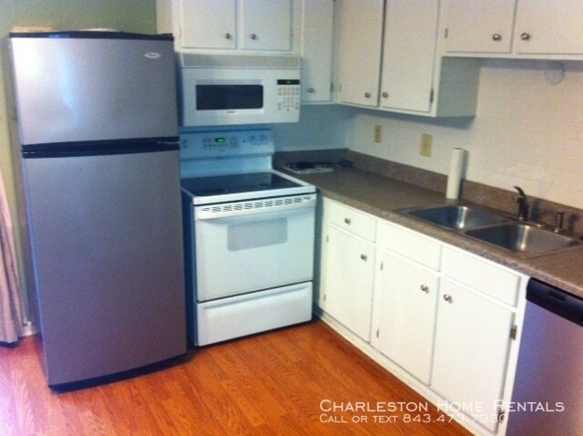 Building Photo - 507 Stinson Dr