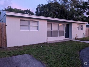 Building Photo - 33 Sioux Ln
