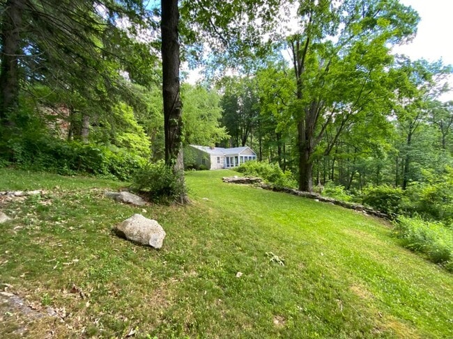 Building Photo - 209 W Cornwall Rd