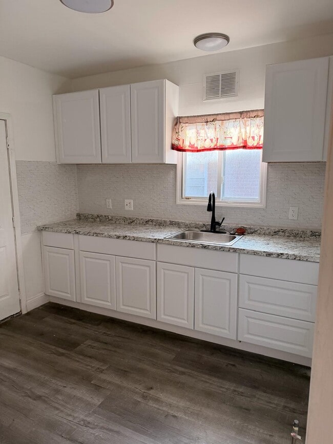 Building Photo - 13918 Terry St