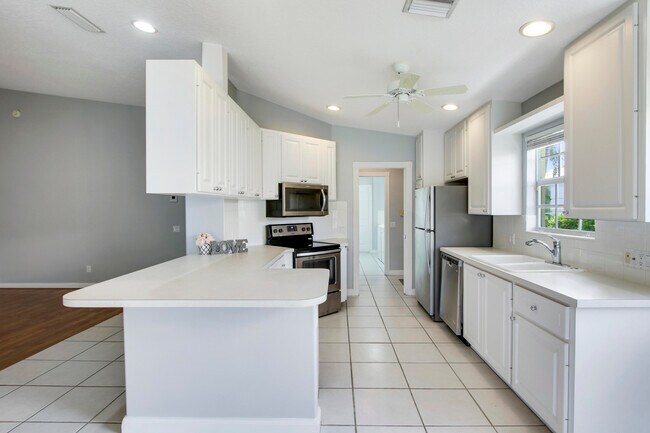 Foto del edificio - 10870 SW Dardanelle Dr