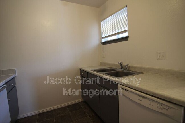 Building Photo - 639 Hoopes Ave