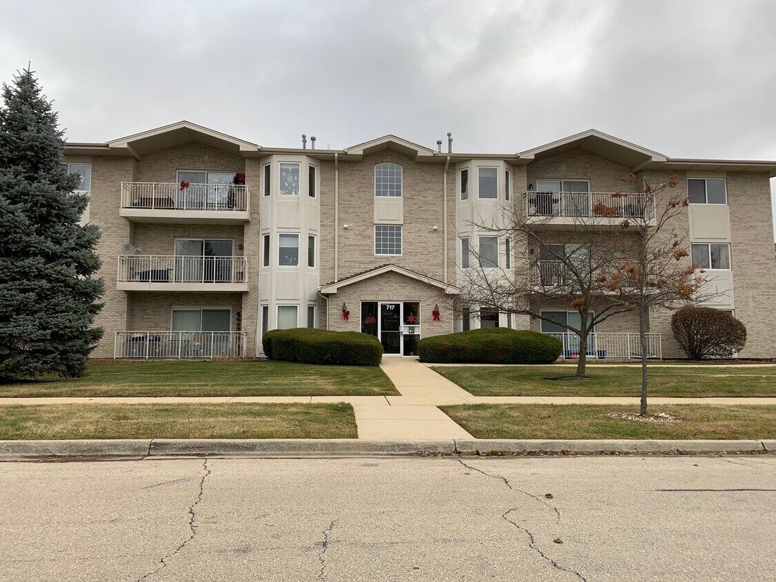 717 N 5th Ave Unit 303, Addison, IL 60101 Condo for Rent in Addison, IL
