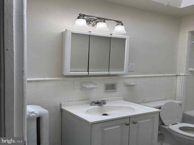 Building Photo - 5450 Diamond St