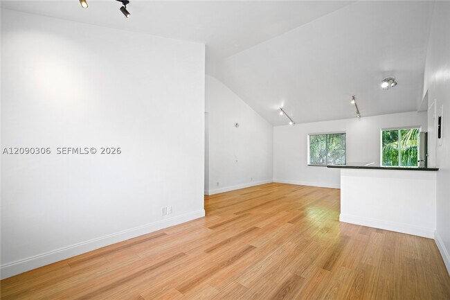 Foto del edificio - 272 NE 53rd St