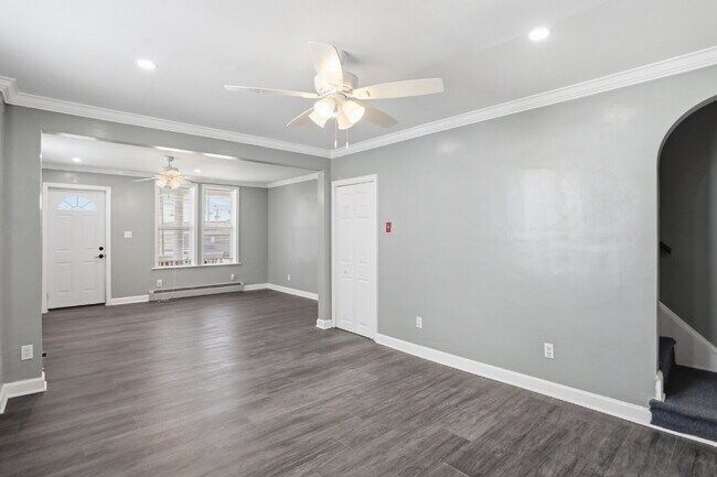 Building Photo - Beautiful Duplex with Charm
