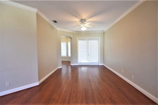 Building Photo - 6747 High Knoll Dr