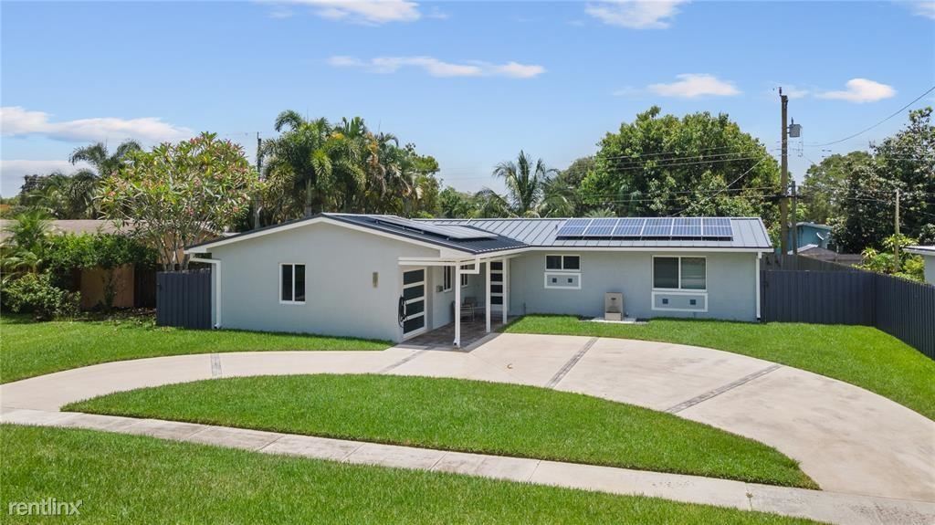 3 br, 2 bath House 5024 SW 91st Ter House Rental in Cooper City, FL
