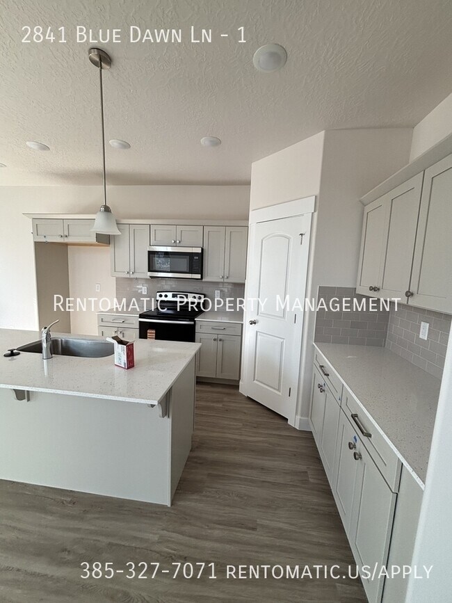 Foto del edificio - 2841 Blue Dawn Ln
