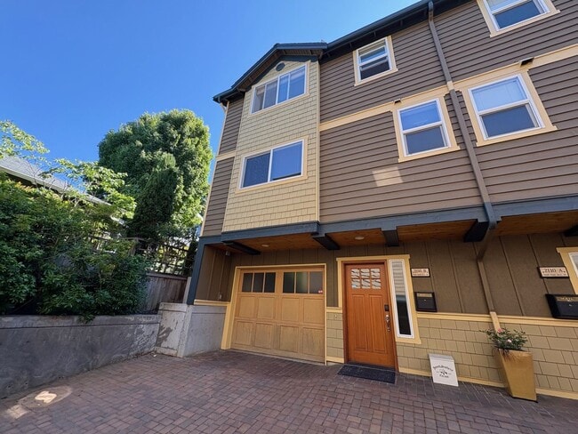 Queen Anne Townhome - Queen Anne Townhome