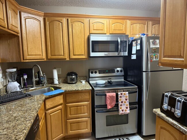 Foto del edificio - 8215 Sun Spring Cir