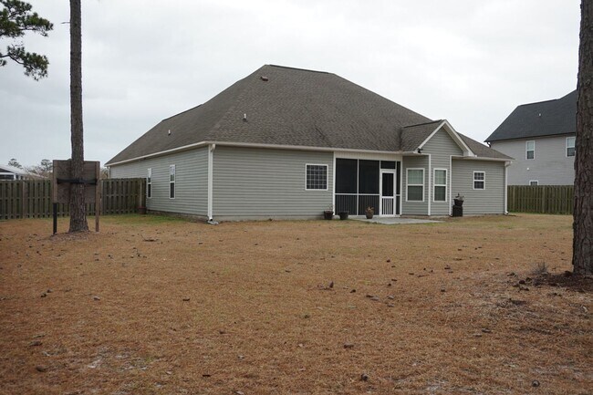 Foto del edificio - 3 Bedroom 2 Full Bathroom w/ Bonus Room located in The Preserves at Tidewater, Sneads Ferry!
