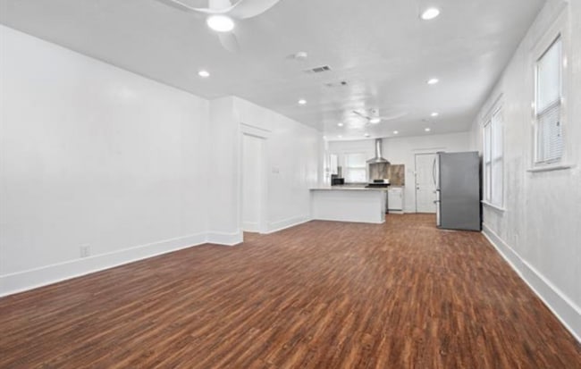 Foto del edificio - 719 S Montreal Ave