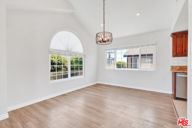 Foto del edificio - 119 E Beach Ave
