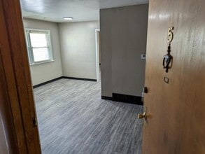 Building Photo - 2 James Pl